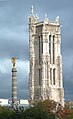 Vue depuis la Conciergerie, à gauche la colonne de la fontaine du Palmier de 1808 sur la place du Châtelet.