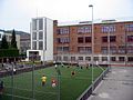 Campo de fútbol en un colegio checo