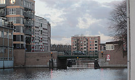 De Van Hallbrug, gezien vanaf de Gilles van Ledenberghstraat (2012)