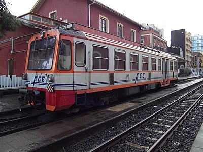 L'automotrice FCE ADe 25 (serie ADe 21-25) con ancora la livrea originale, stazione di Catania Borgo, 22 dicembre 2012.