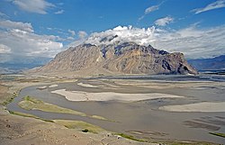 Indusjoki lähellä Skardua Pakistanissa
