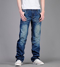 I blue jeans, realizzati in denim colorato con l'indaco, brevettati da Levi Strauss nel 1873, sono diventati una parte essenziale del guardaroba dei giovani a partire dagli anni '50.