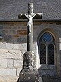 Croix située sur la tombe de François Mével dans l'enclos paroissial.