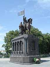 Monumento a Vladimiro el Grande y el monje Fiódor en el Parque Pushkin en Vladímir, Rusia