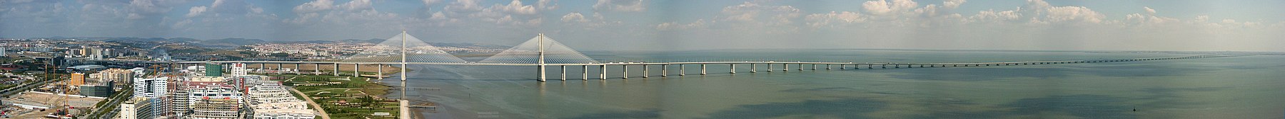 Panorama mostu z Wieży Vasco da Gama