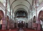 Vue intérieure de la nef vers la tribune d'orgue.