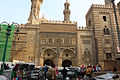 Ingresso principale della Moschea di al-Azhar al Cairo .