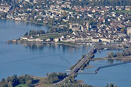 Rapperswil as seen from Etzel mountain: Capuchin monastery to the left, Rapperswil castle and St. John's church in the background, Lake Zürich harbour and Altstadt in the foreground respectively Seedamm, wooden bridge and upper Lake Zürich to the right (October 2010)