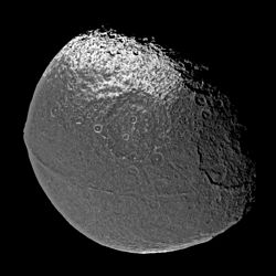 Iapetus set fra rumsonden Cassini