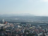 釣山公園から望む駅遠景（2010年10月）