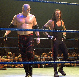 Kane (links) en The Undertaker (rechts)