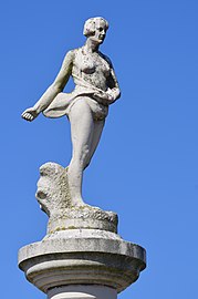 La Semeuse, monument aux morts 1914-1918 dans le cimetière.