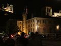 Vista nocturna do pazo Saint-Jean e a basílica de Fourvière.