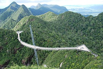 A view of the curved bridge, its wider central section, and the triangular end platforms (2008).