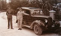 An officer in officer's temperate Service Dress and soldier in the other rank's warm weather Service Dress in Bermuda, in 1942.