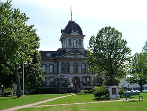 Chippewa County Courthouse in Sault Ste. Marie, gelistet im NRHP Nr. 84001381[1]