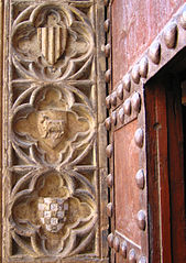 De arriba abajo: escudo del rey, de los de Borja o Borgia y de los Centelles.