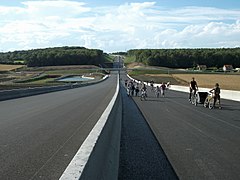 Piétons et véhicules non motorisés sur l'autoroute