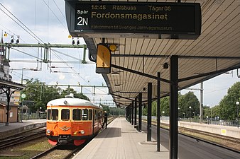 Gävle station med ett museitåg med destination Järnvägsmuseet.