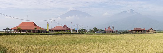 Kampung Rawa, from a distance 2014-06-20 (02)