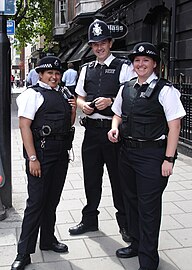 Ufficiali della polizia metropolitana a Soho, Londra (2007).