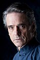 Jeremy Irons: el director Kingsley Stewart.