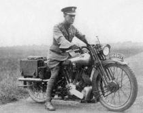 Een beroemde motorrijder: Lawrence of Arabia