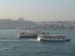 Istanbul vum Bosporus aus gesinn