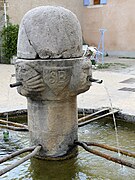 La fontaine.