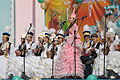 Nauoz-tilstelling med tradisjonelle klede og musikk i Kasakhstan.