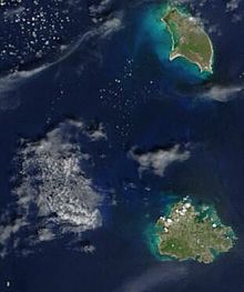 Satelita bildo de Antigvo (sube) kaj Barbudo (supre)