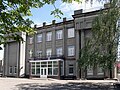 гімназія, побудована в 1936 за типовим проєктом, до 2002 школа № 6, до руйнації під час російсько-української війни
