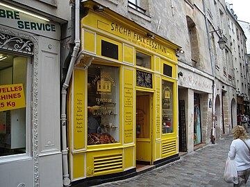 Une boulangerie-pâtisserie au no 27, déjà présente en 1865.