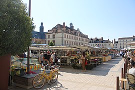 Marché sur la place de la République, en septembre 2020.