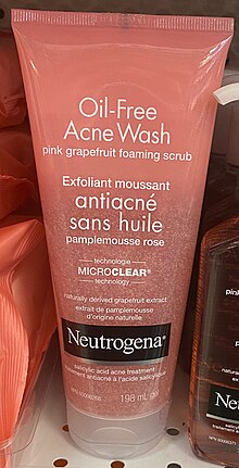 A photo of the packaging of Neutrogena's pink grapefruit Oil-Free Acne Wash.
