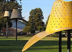 Hat in three stages of landing by Claes Oldemburg - Salinas