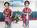 Dalang Sendi Setiyawan (kiri) siswa SMPN 1 Cibeber Cianjur dan dalang Sony Santana (kanan) siswa SMPN 2 Cianjur dalam acara Pasanggiri tari Tradisional Jawa Barat tingkat SMP di kabupaten Cianjur tahun 2013