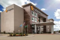 La Quinta Inn & Suites by Wyndham Dallas Duncanville