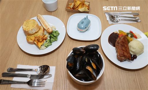 IKEA宜家家居内湖店限定餐點CP質超高美食。（記者邱榮吉/攝影）