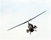 AH-1W超級眼鏡蛇攻擊直升機實施火力追擊，肅清陣地敵軍。（記者邱榮吉/攝影）