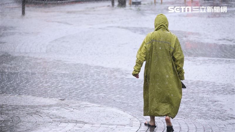 熱帶低壓「成颱機率」曝　週末雨彈炸全台