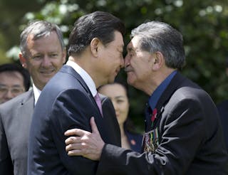 Xi Jinping, Lewis Moeau