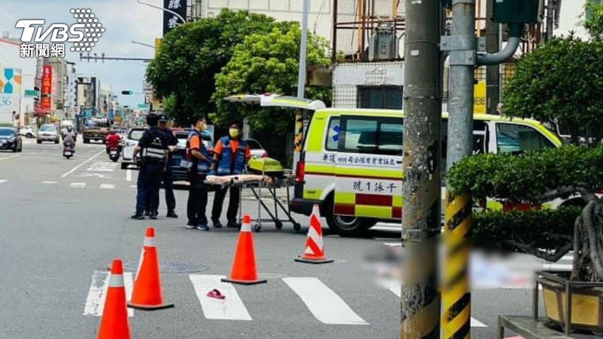 老婦騎單車遭右轉大貨車輾斃 。（圖／翻攝我是安南區人）