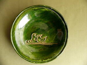 乾山銘　緑釉　千鳥の皿　直径約14.3ｃｍ重さ約245ｇ　経年の使用による擦れと縁に小さな釉削げがあります
