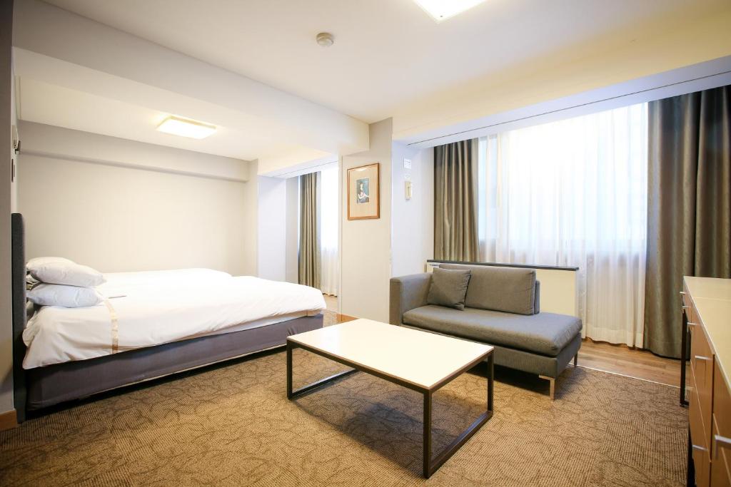 Ліжко або ліжка в номері Savoy Hotel Myeongdong