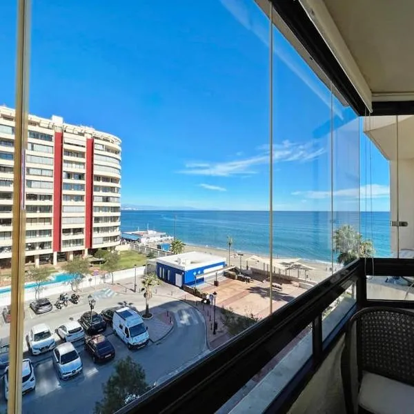 Primera línea de playa con vistas al mar, ξενοδοχείο σε Fuengirola