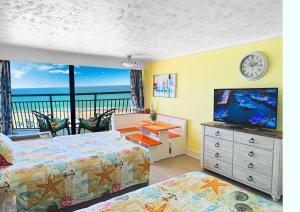 Ocean Reef- Unique Oceanfront Condo-Free parking - Amazing pools