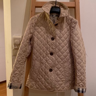 Burberry 經典駝色菱格紋外套