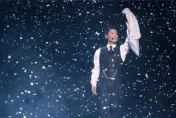 天王劉德華上海開唱「滑跪」險飛出舞台　2度凸槌他道歉：沒想到會這樣