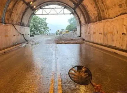 快訊/豪雨狂灌花蓮！崇德隧道土石流癱瘓交通　台鐵瑞穗至三民「無法通行」